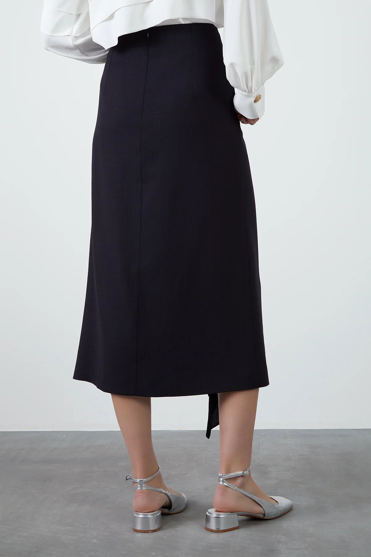 M3I025 SKIRT تنورة