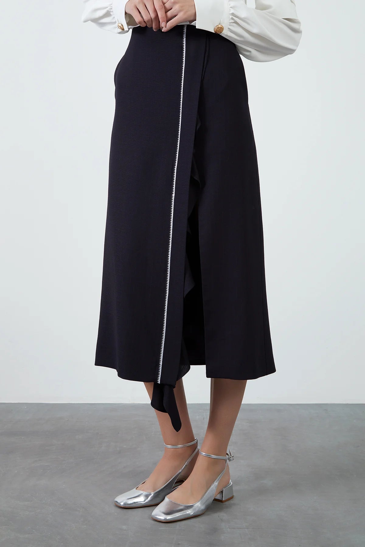 M3I025 SKIRT تنورة